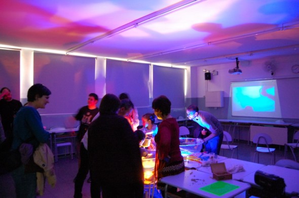 Experiments amb llum i color. Escola Proa. Projecte de Sistemes Oberts 2013-2014